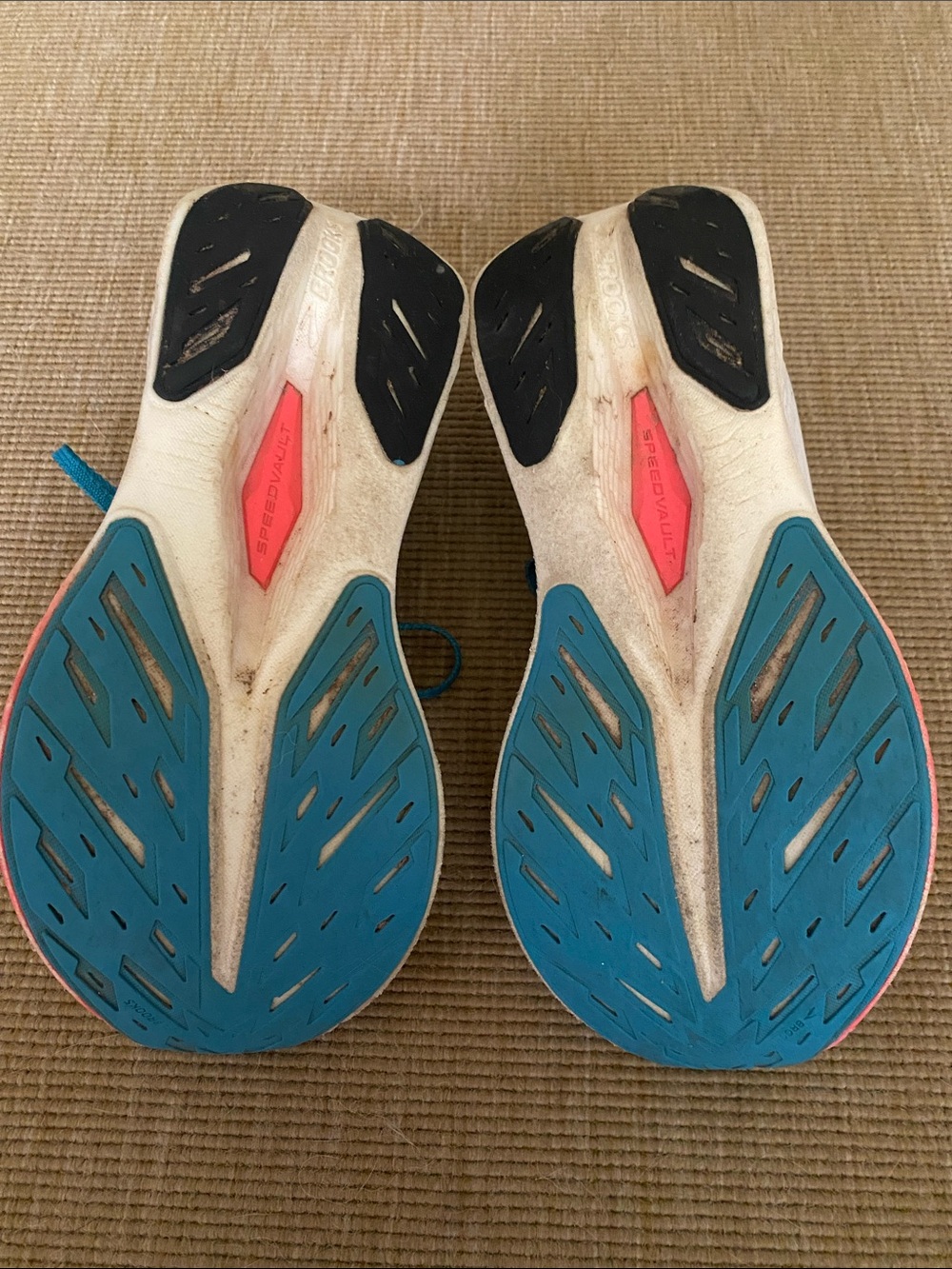 Brooks Hyperion Max 2 Women's Teal Running Shoes with Coral Accents - Picture 4 of 10